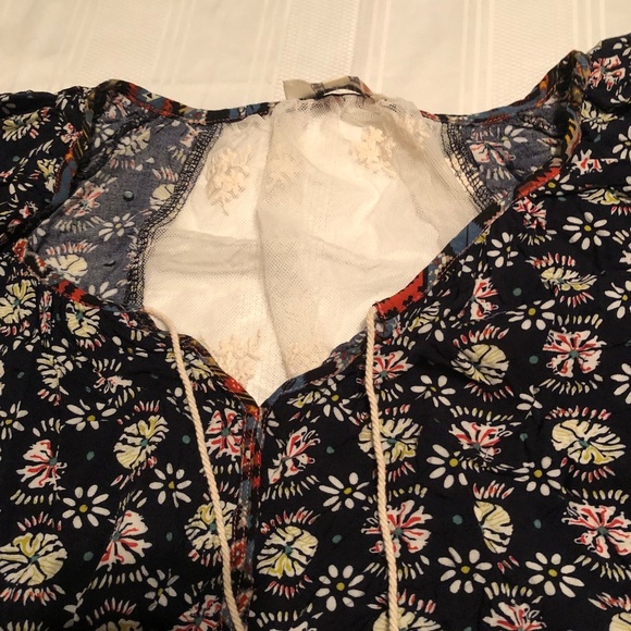 UMGEE XL BELL SLEEVE, LACY , COLOURFUL BLOUSE, TASSELS, NEW OR LIKE NEW - Picture 3 of 8